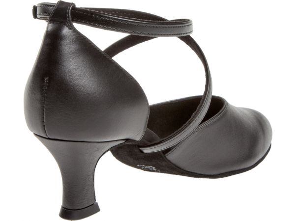 Diese geschlossenen Tanzschuhe bieten mit dem Kreuzriemchen einen guten Halt